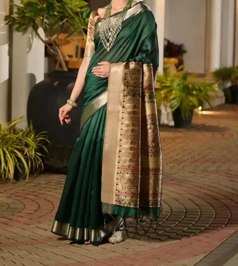 Ivory Gold Pattu